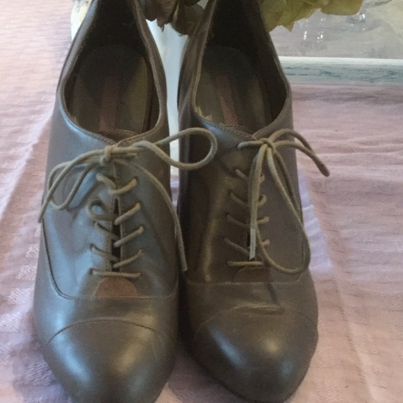 Shoes - Picture 2 of 2